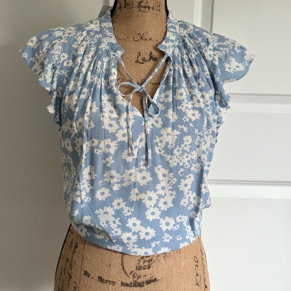 LOFT Tops - NWT- LOFT top-Charming blue floral top with flutter sleeves and tie-front!